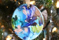 Decorate Ceramic Ornaments with Alcohol Ink