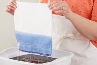Give Your Napkins a Dip Dye Makeover