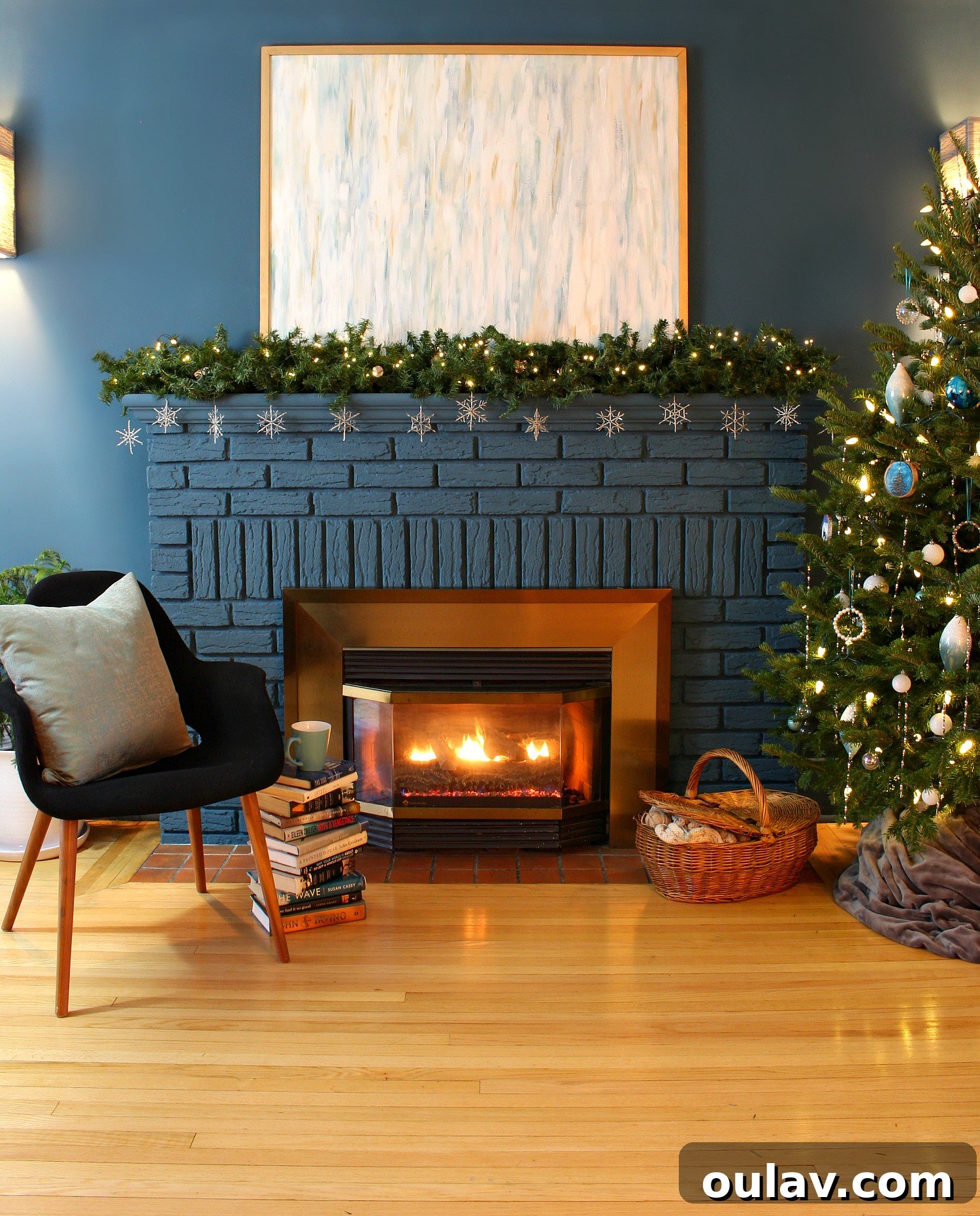 2020's Greatest Hits: Our Top 20 Posts 7 Mom's living room with a bold blue chalk-painted fireplace