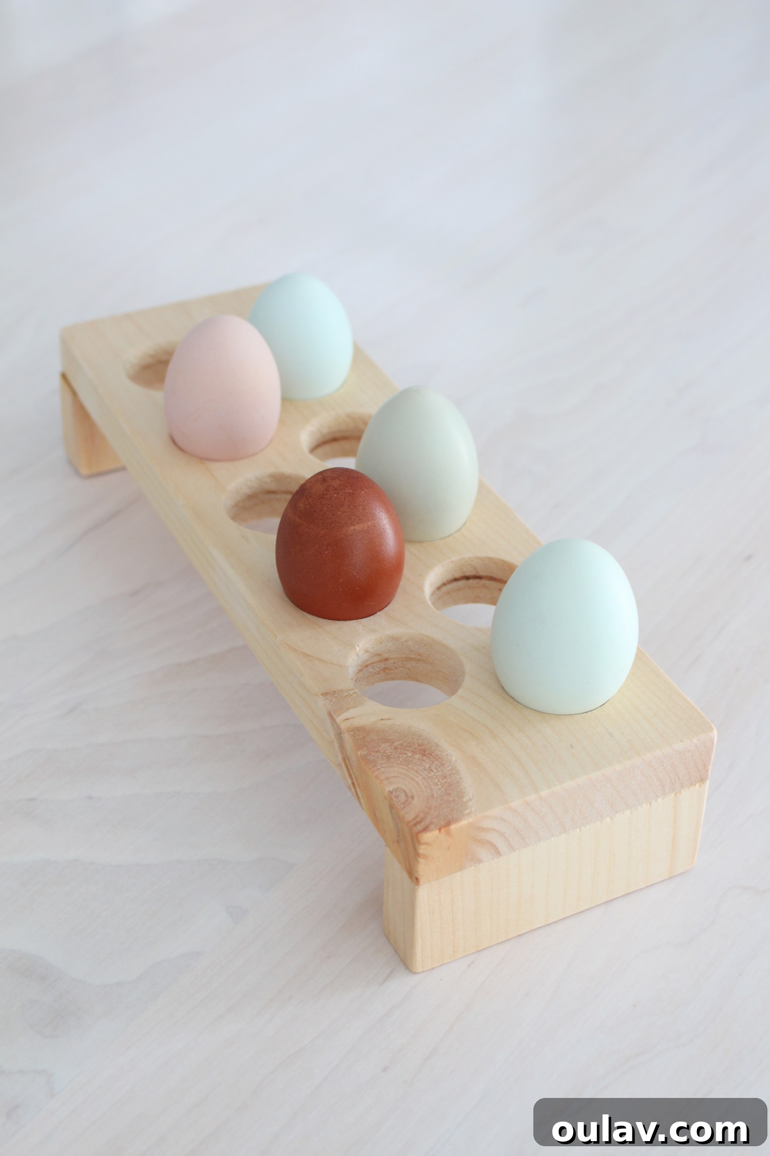 DIY gift for backyard chicken keepers - The finished egg holder makes a thoughtful and practical handmade gift for anyone with fresh eggs.