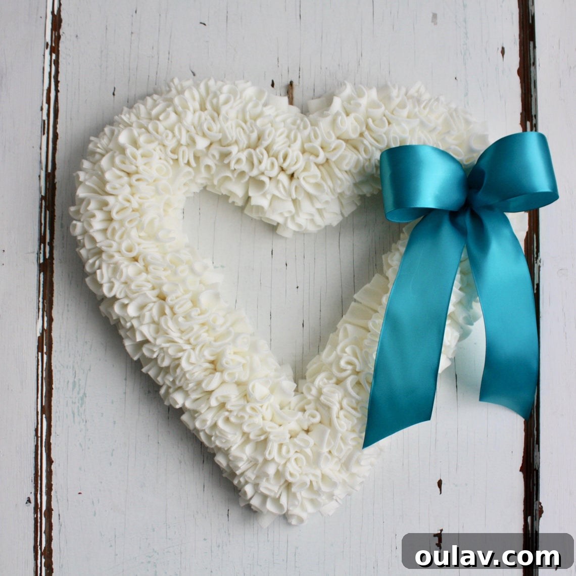 Modern Love Decor: A Red-Free Valentine's Palette 5 Modern White Heart Wreath