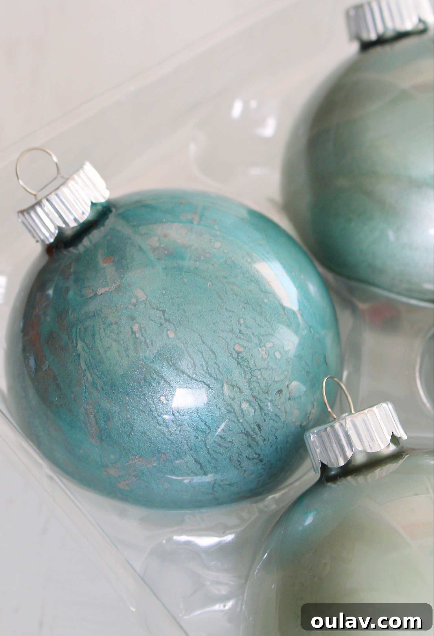 Craft Stunning Alcohol Ink Ornaments 34 Examples of What Can Be Made with Alcohol Ink on Ornaments