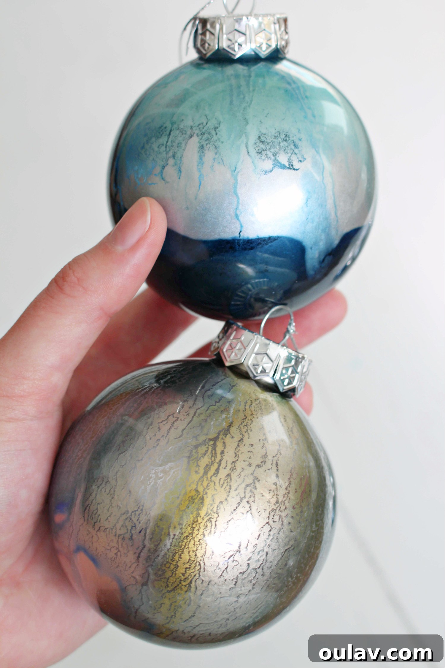 Craft Stunning Alcohol Ink Ornaments 52 Shimmering Alcohol Ink Designs on Plastic Ornaments