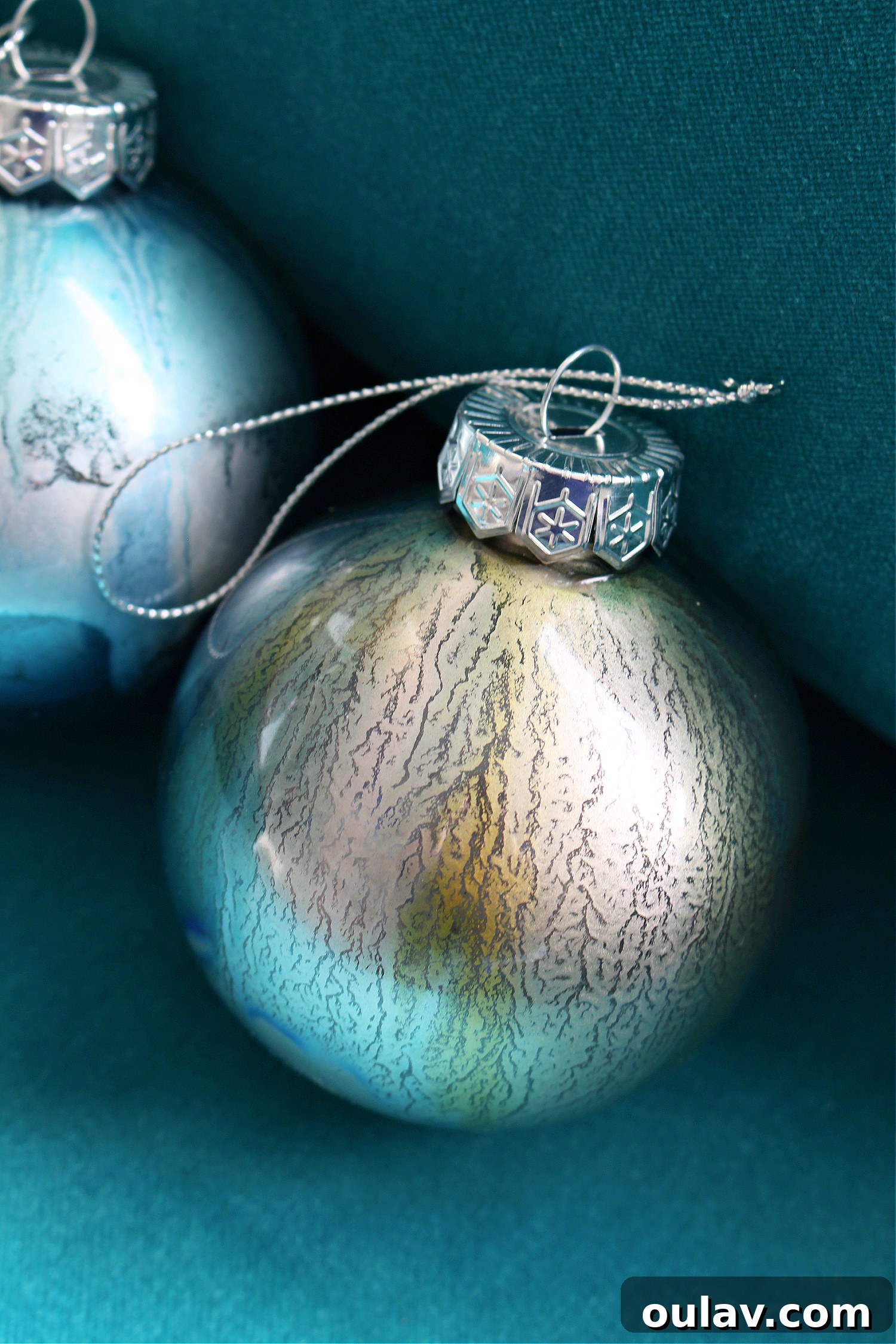 Craft Stunning Alcohol Ink Ornaments 54 Transforming Plastic Ornaments with Alcohol Inks for Christmas