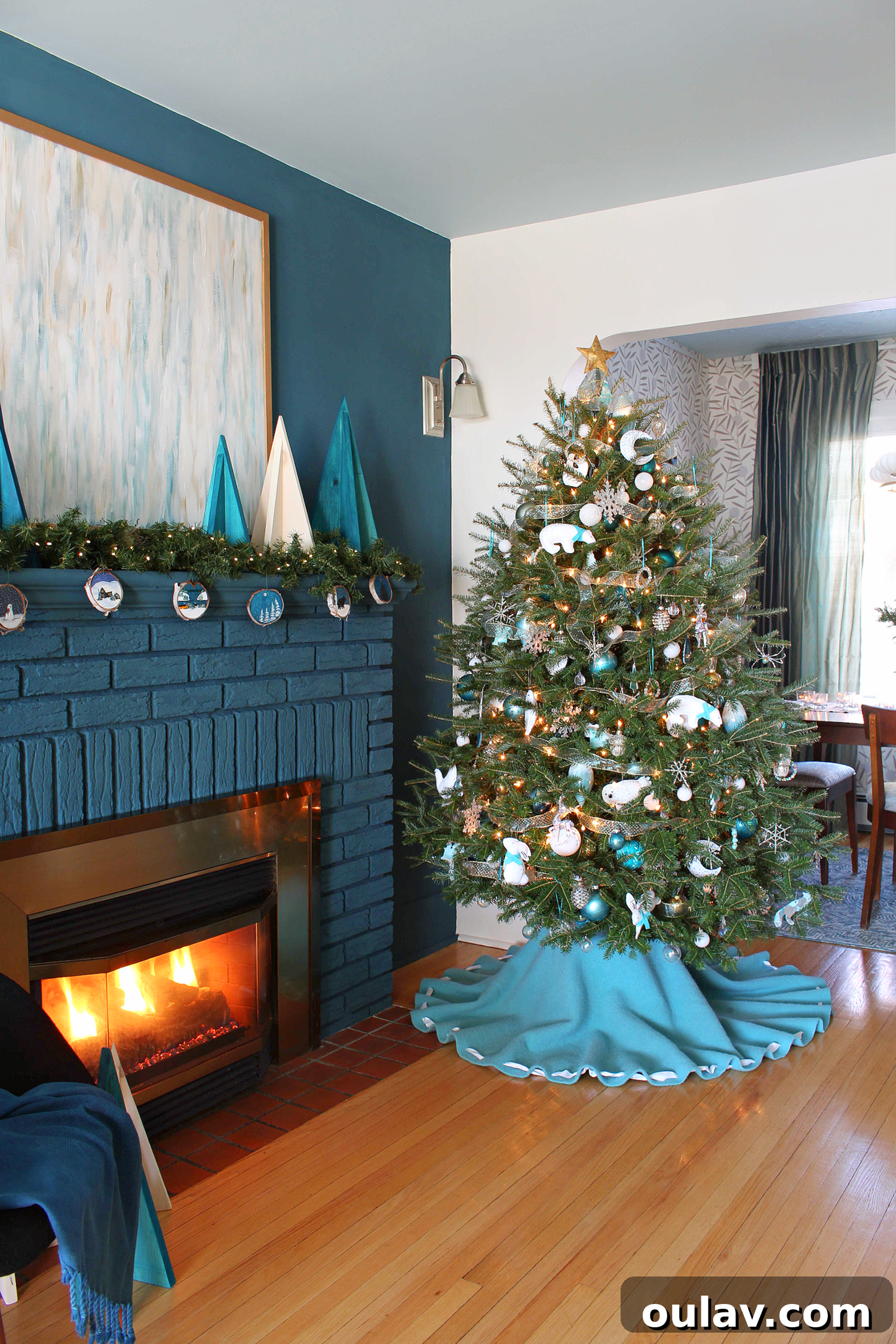 Dollar Store Sparkle: DIY Tree Topper 9 DIY Tree Topper Idea - Gold Leaf Craft