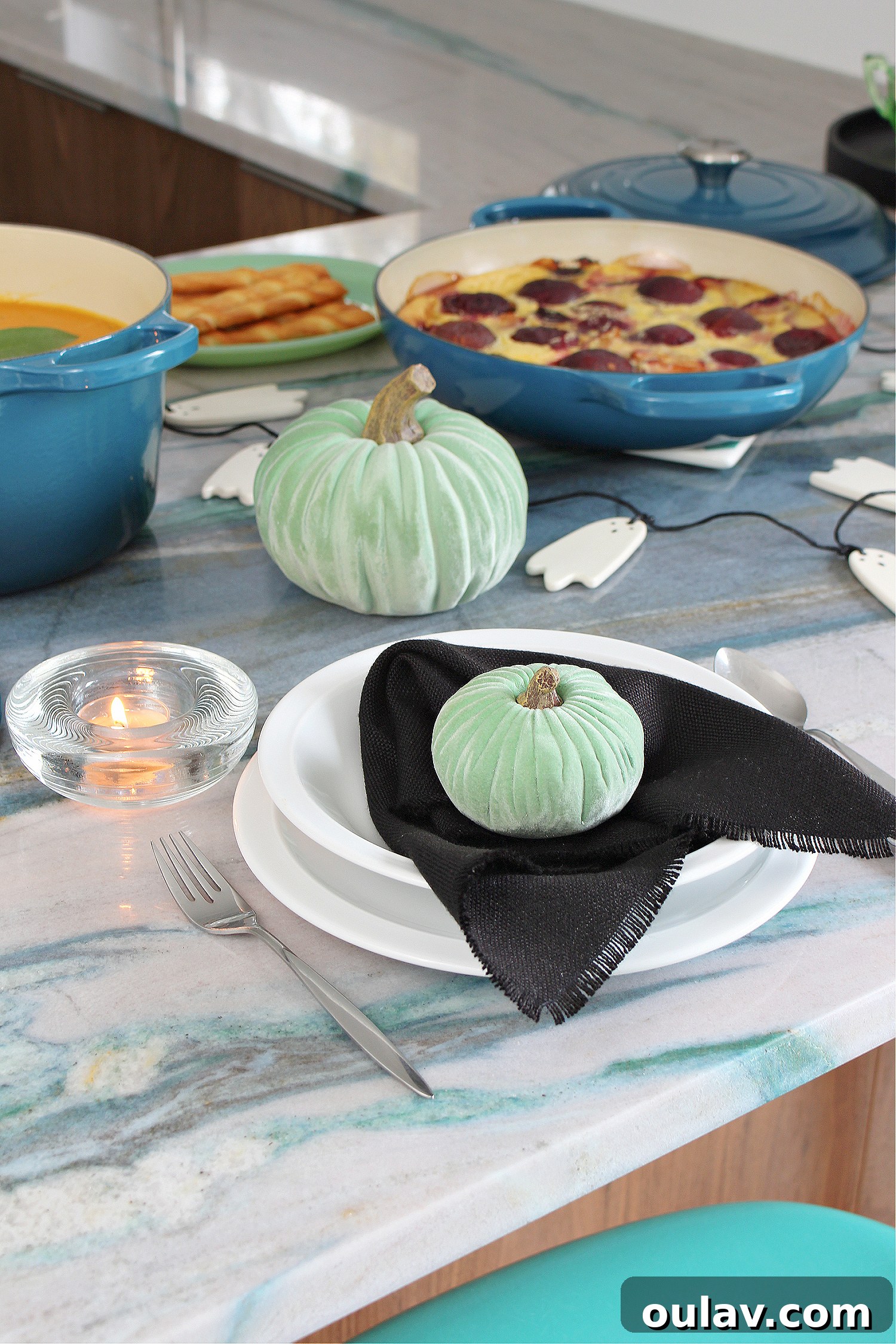 Black and Green Halloween Decor Theme Inspiration