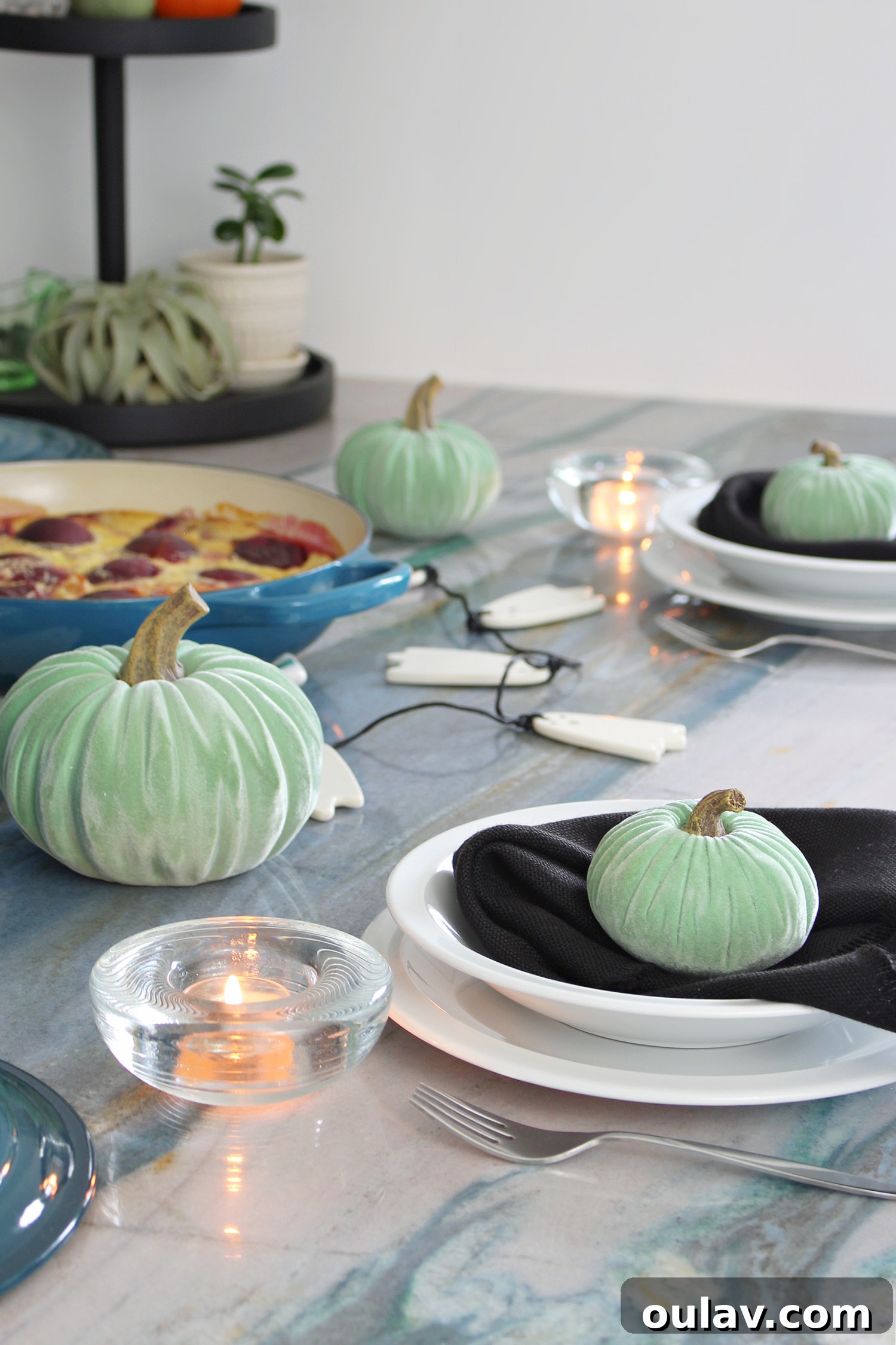 Modern Halloween Table Setting Ideas with Tiered Tray