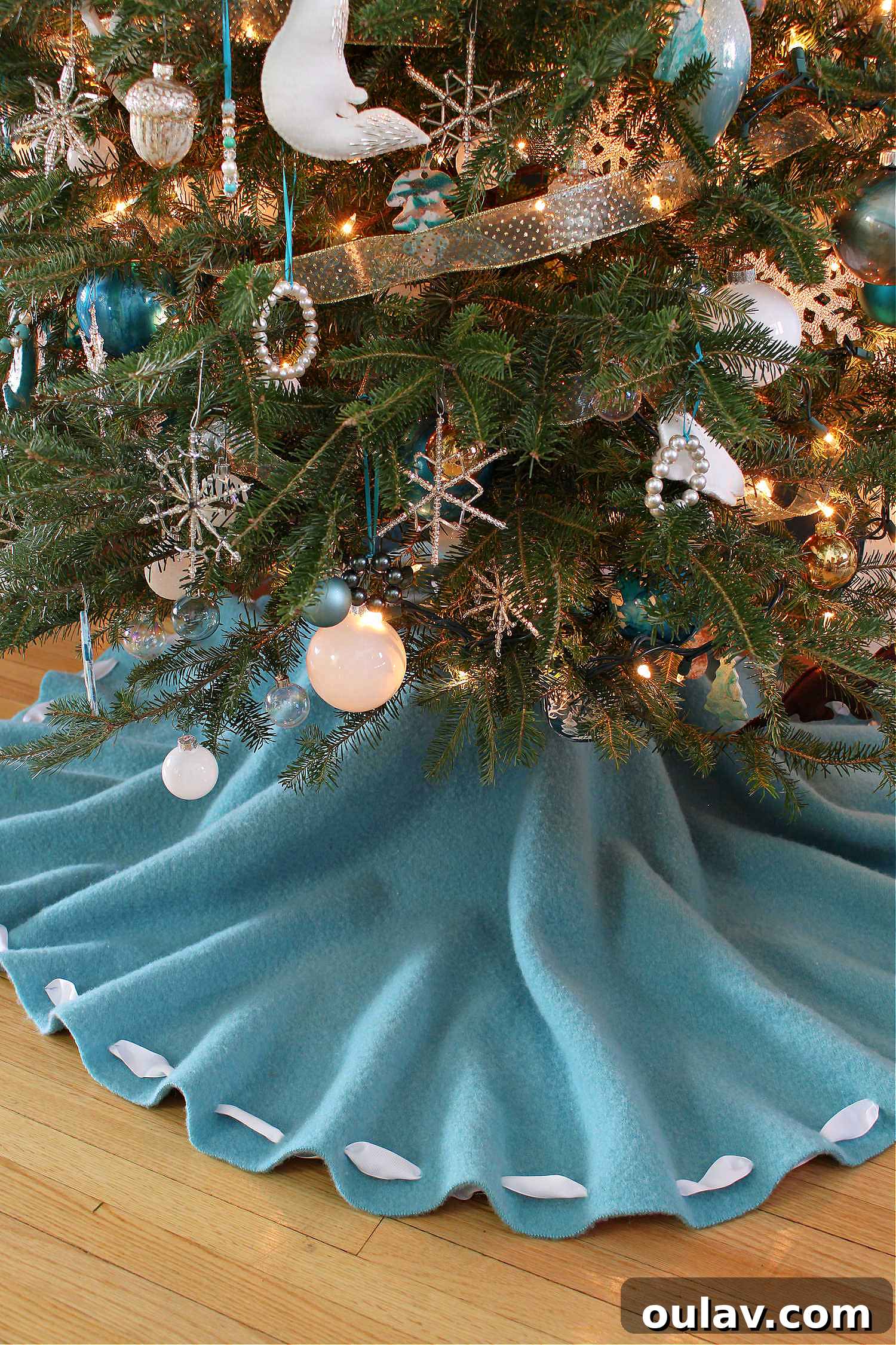 Easy DIY Tree Skirt