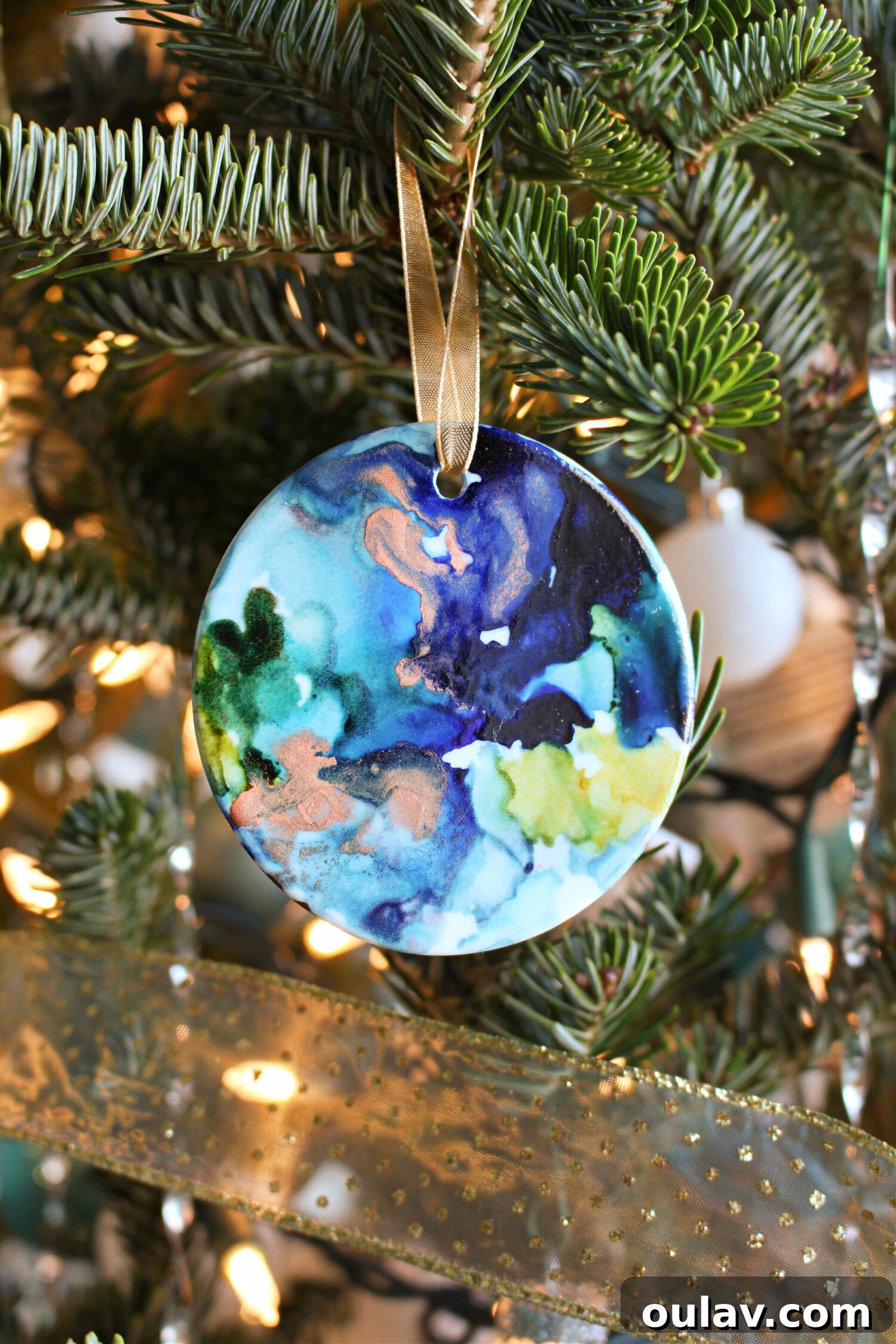 Decorate Ceramic Ornaments with Alcohol Ink 17 Ceramic Christmas Ornaments DIY