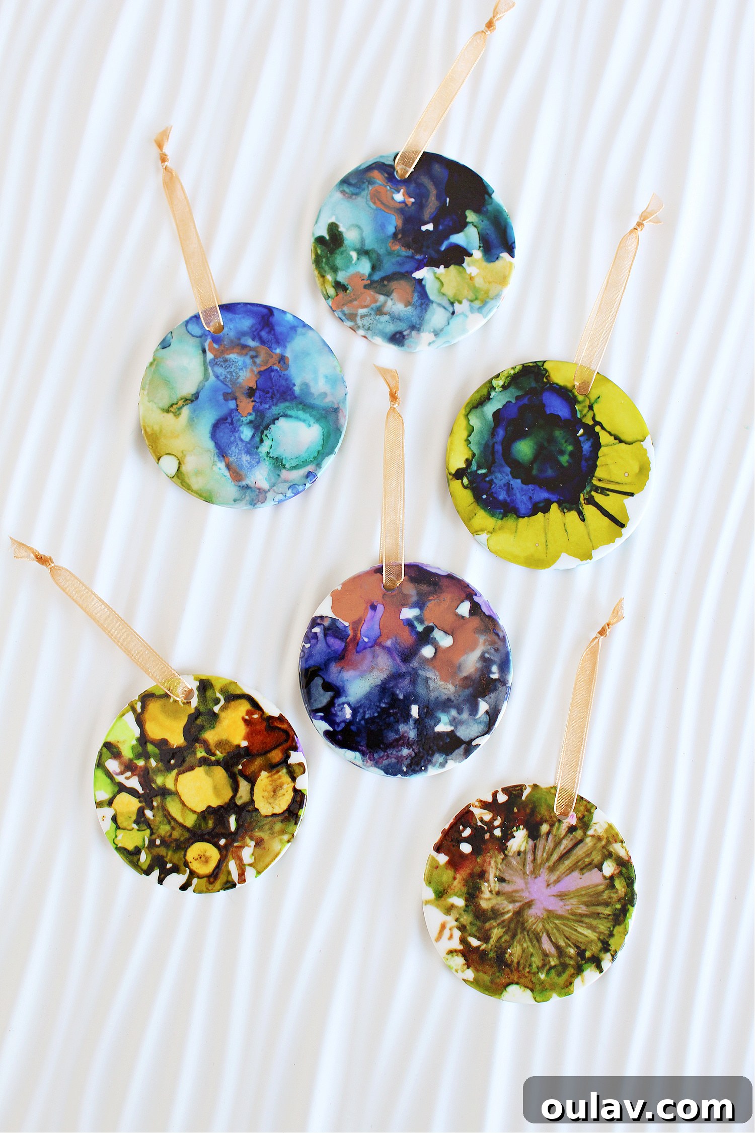 Decorate Ceramic Ornaments with Alcohol Ink 3 DIY Alcohol Ink on Ceramic Ornaments
