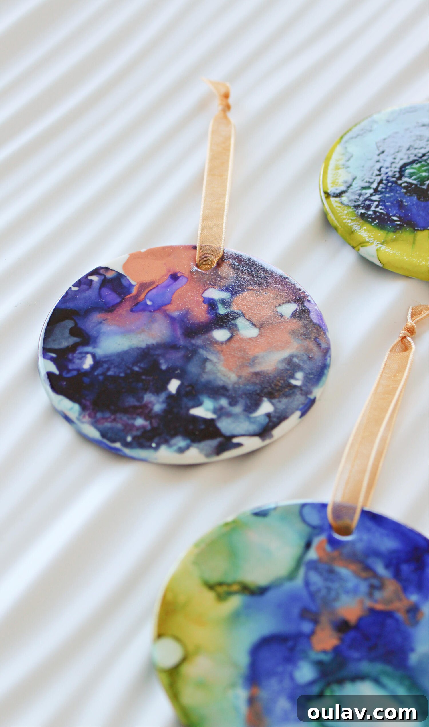 Decorate Ceramic Ornaments with Alcohol Ink 21 Easy Painted DIY Ornament Idea