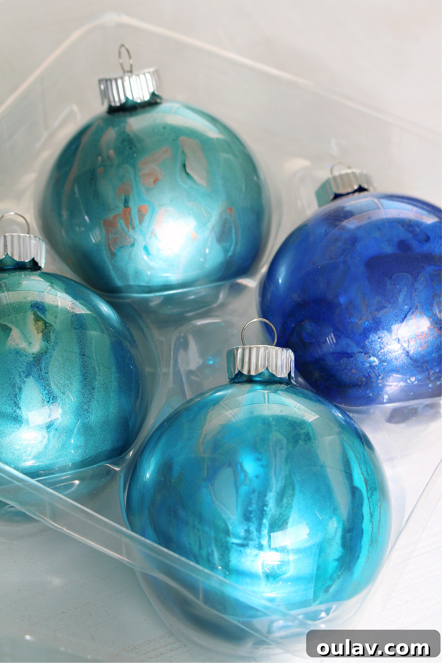 Decorate Ceramic Ornaments with Alcohol Ink 30 DIY Alcohol Ink Ornament Ideas