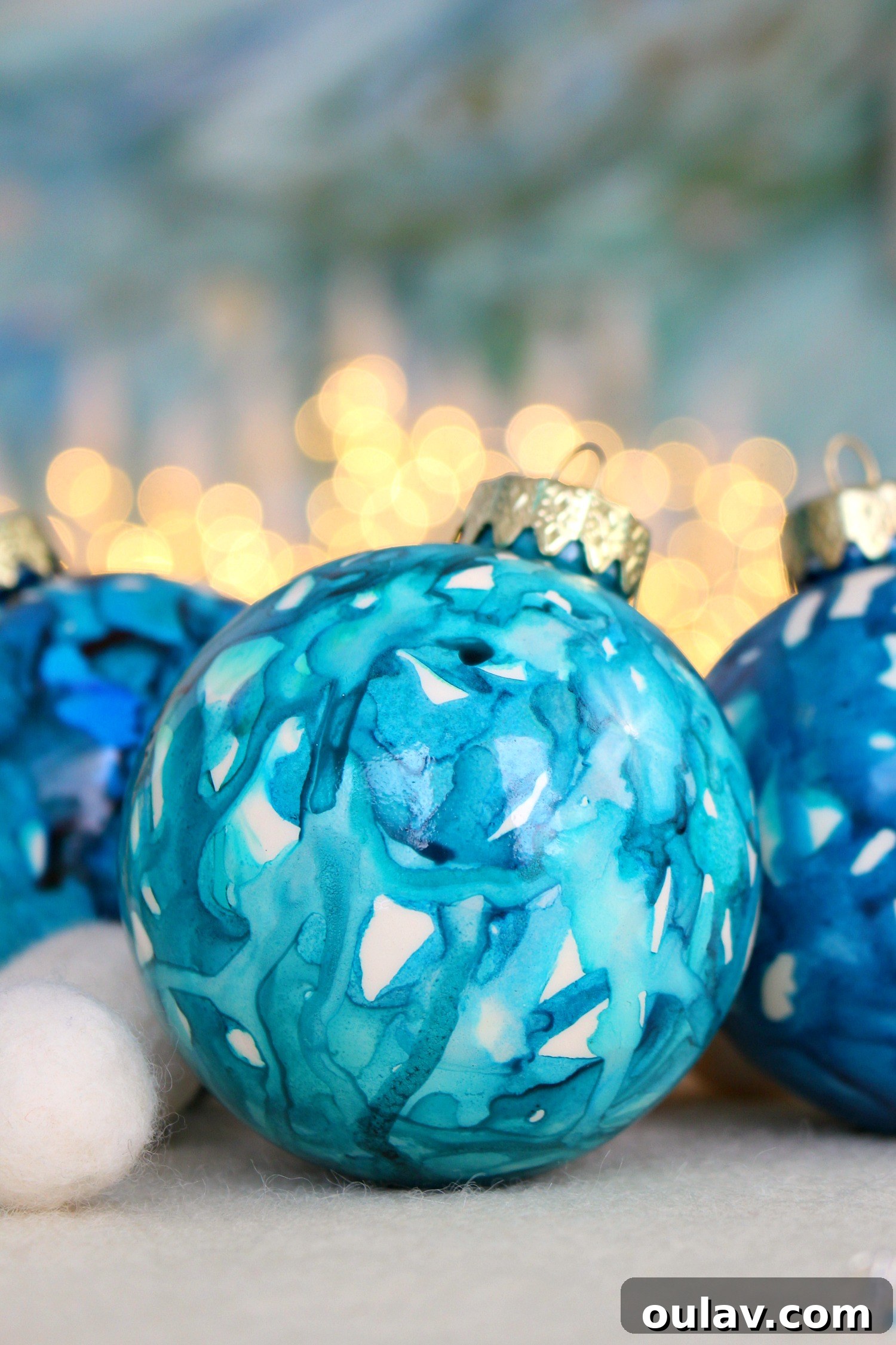 Decorate Ceramic Ornaments with Alcohol Ink 31 DIY Alcohol Ink Ornament Ideas
