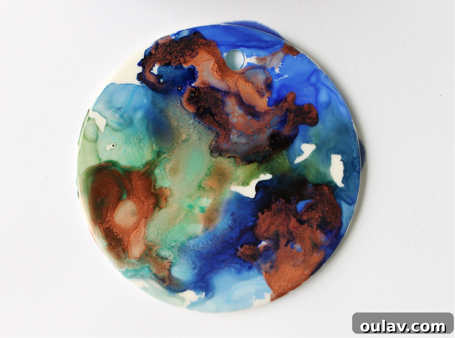 Decorate Ceramic Ornaments with Alcohol Ink 7 DIY Alcohol Ink on Ceramic Ornaments