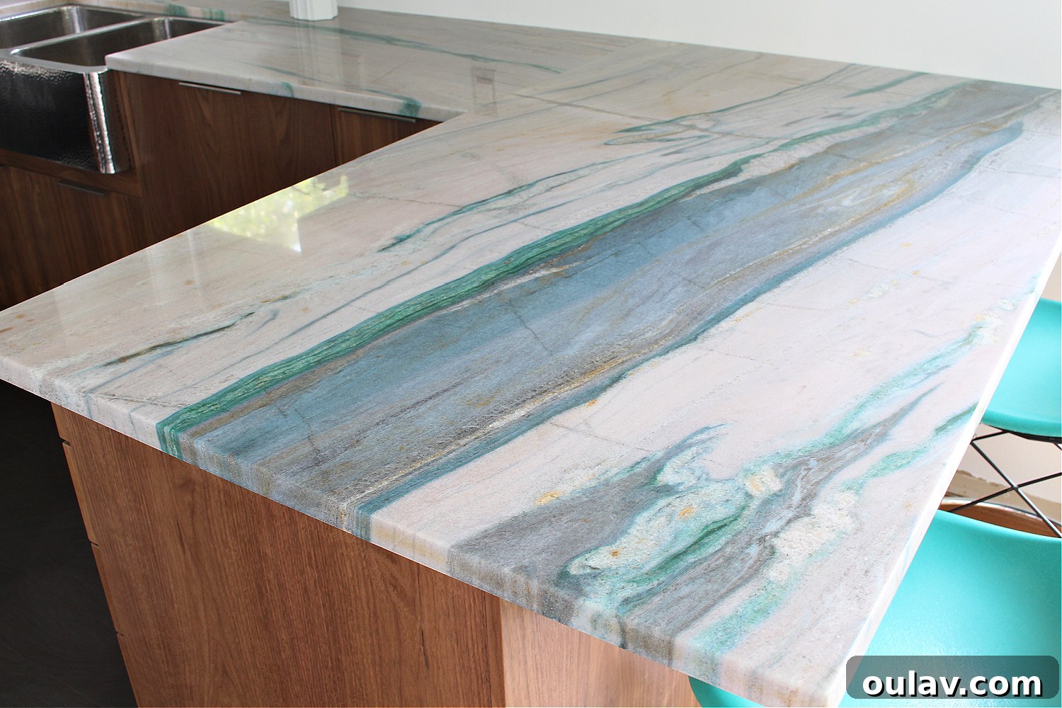 Previous kitchen counter installation with a visible seam and inconsistent veining