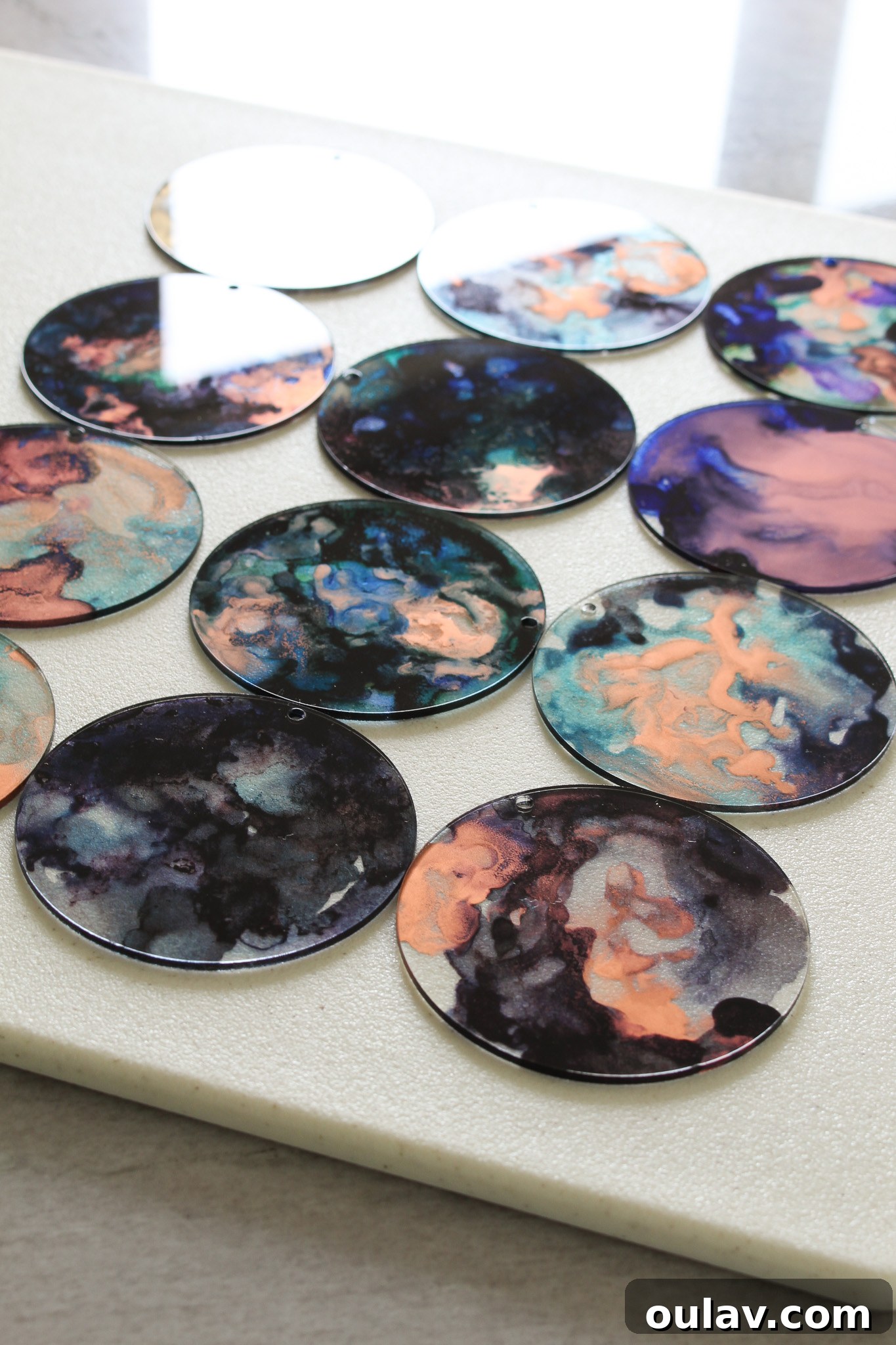 How to Paint on Acrylic Discs with Alcohol Ink