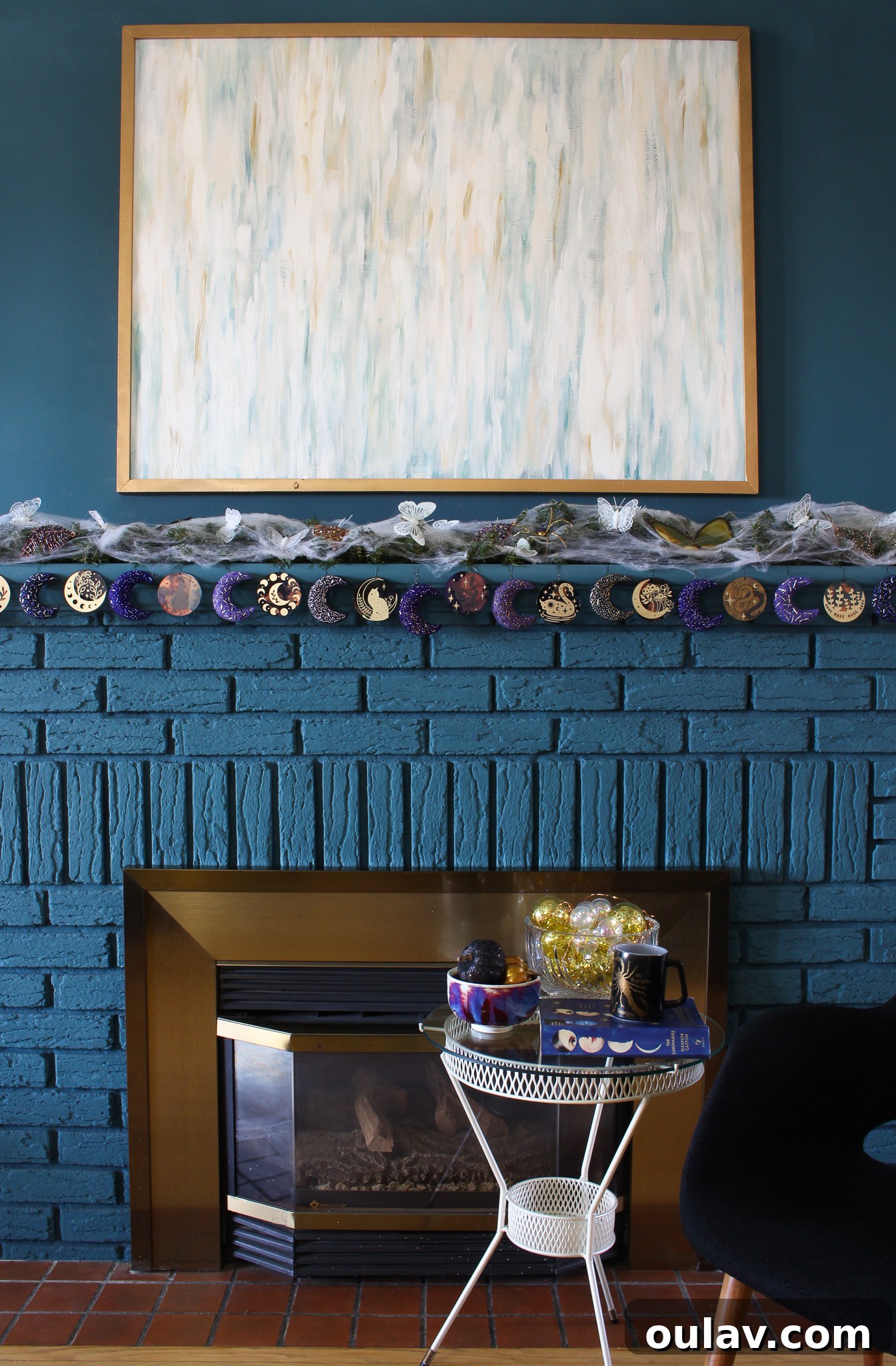Chic Halloween Mantel Decorating Idea
