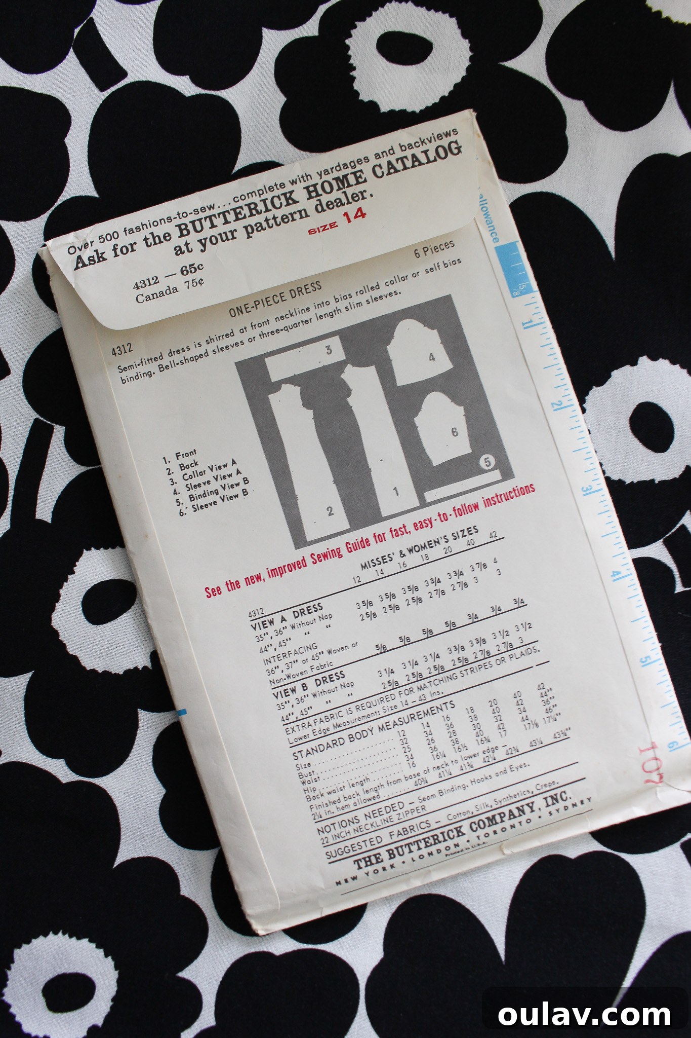 Sewing an Icon: Vintage Pattern Meets Marimekko Unikko Fabric 5 DIY Dress Made from Vintage Pattern - Marimekko Unikko Fashion
