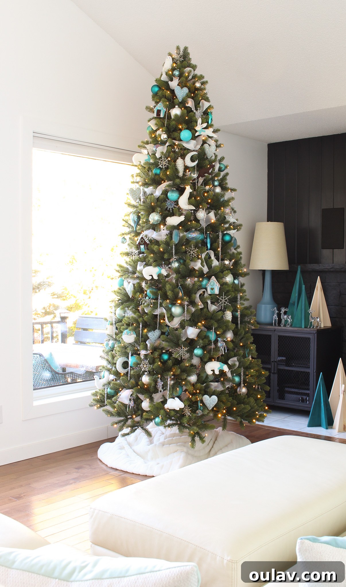 Detailed Review of the 9' Royal Fir Slim Artificial Christmas Tree by King of Christmas