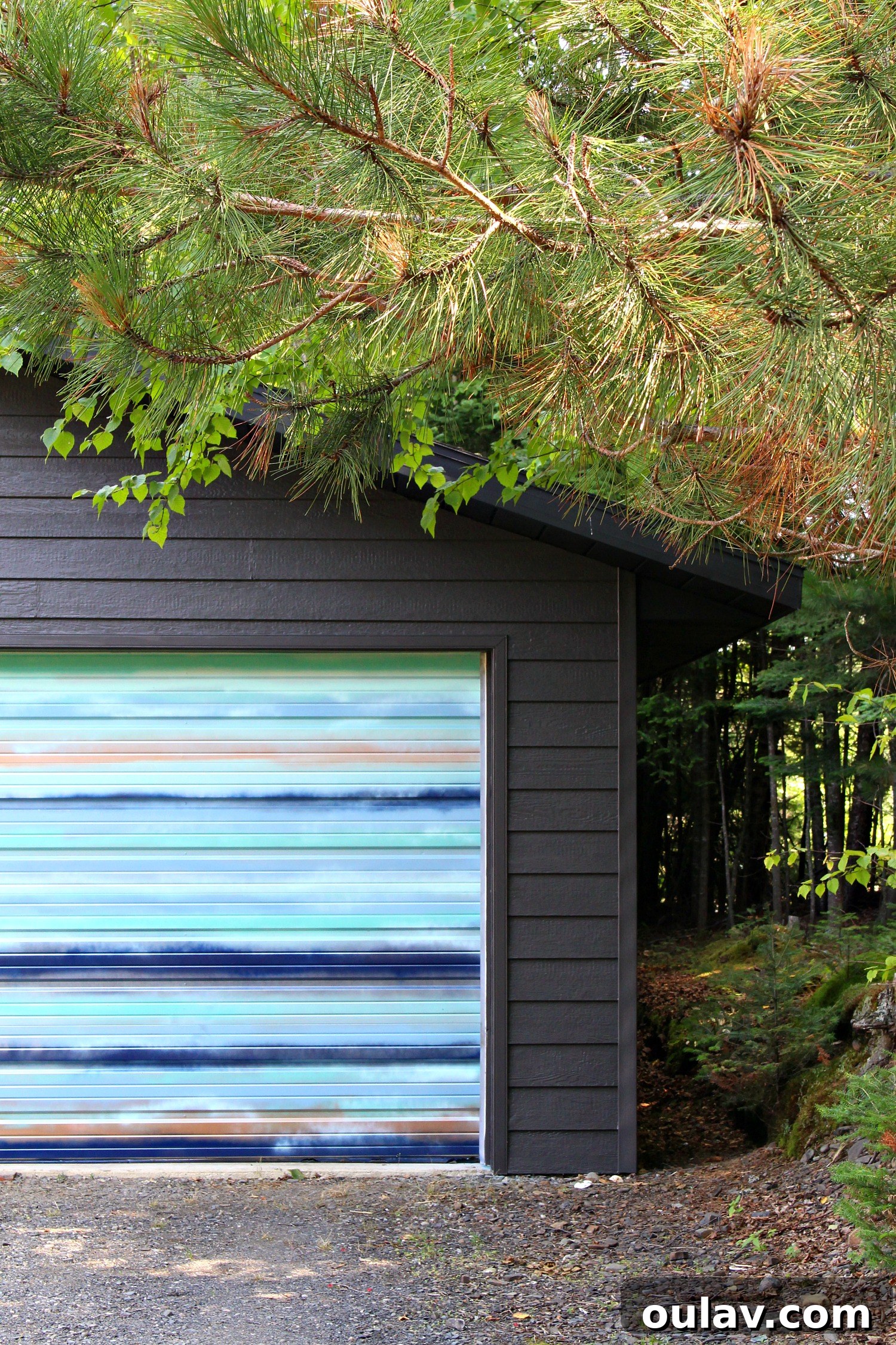 Layering Blue and Metallic Spray Paints for a Dynamic Mural
