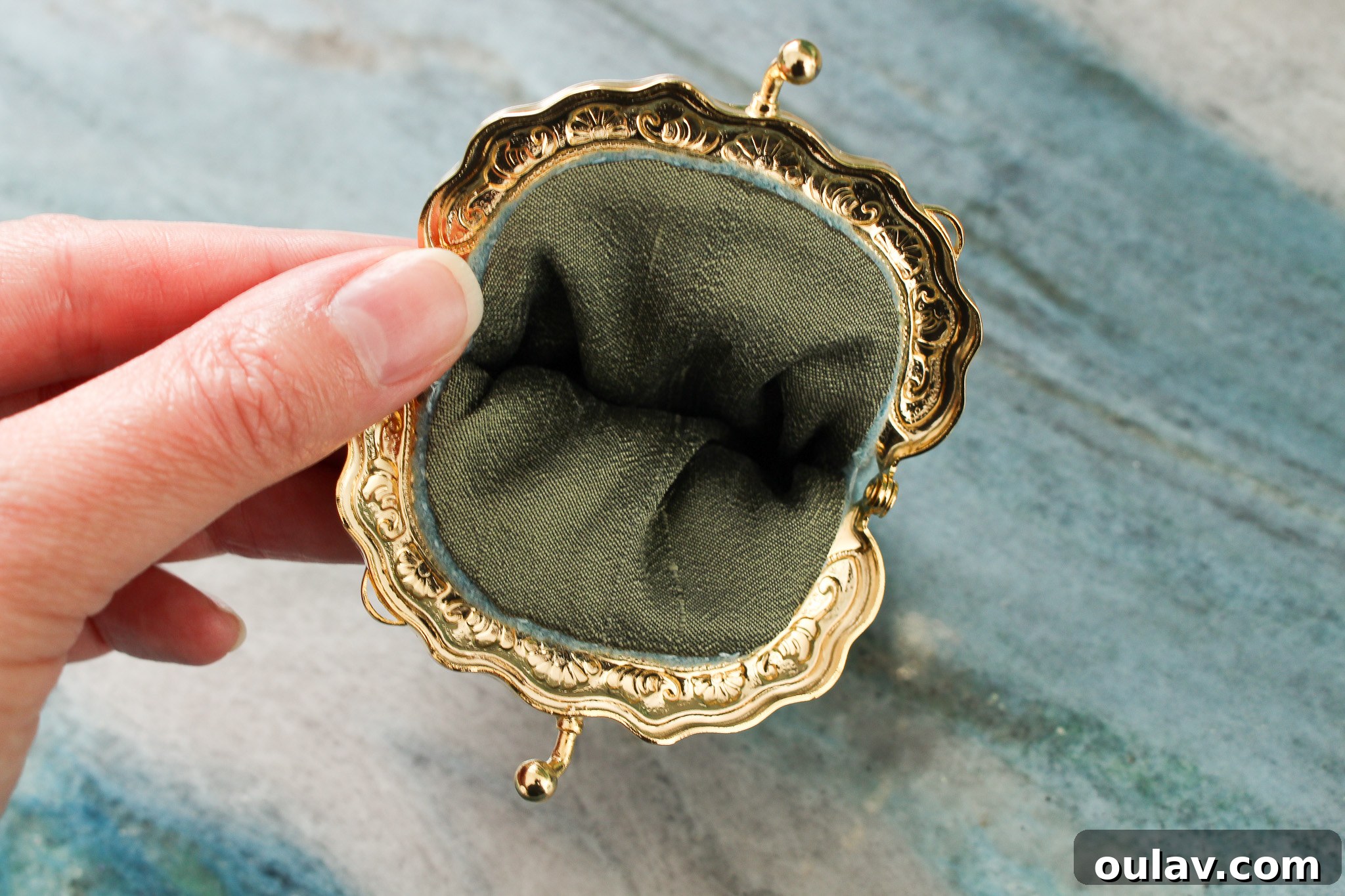 Handmade Beaded Felt Coin Purse with Vintage Clasp 23 DIY Mini Beaded Felt Coin Purse - Project Showcase
