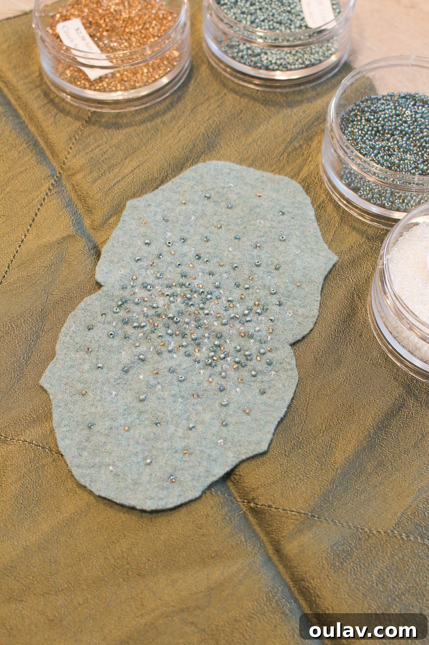 Handmade Beaded Felt Coin Purse with Vintage Clasp 6 Beaded Felt Craft Tutorial - Embellishment Step