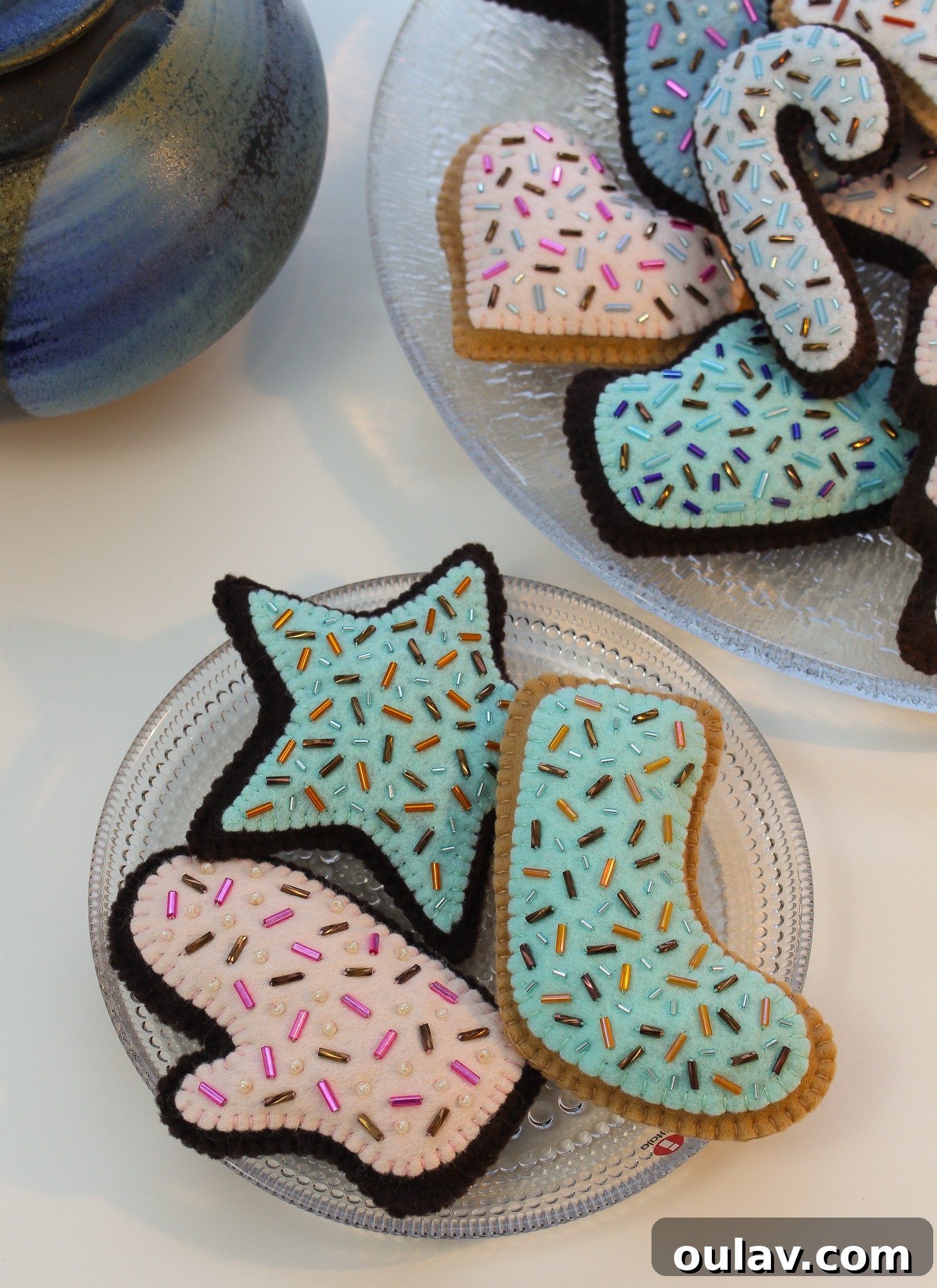 Charming Felt Mitten Garland 3 DIY Felt Cookie Ornament: See the original design intent for these versatile felt patterns, ready for your creative adaptations.