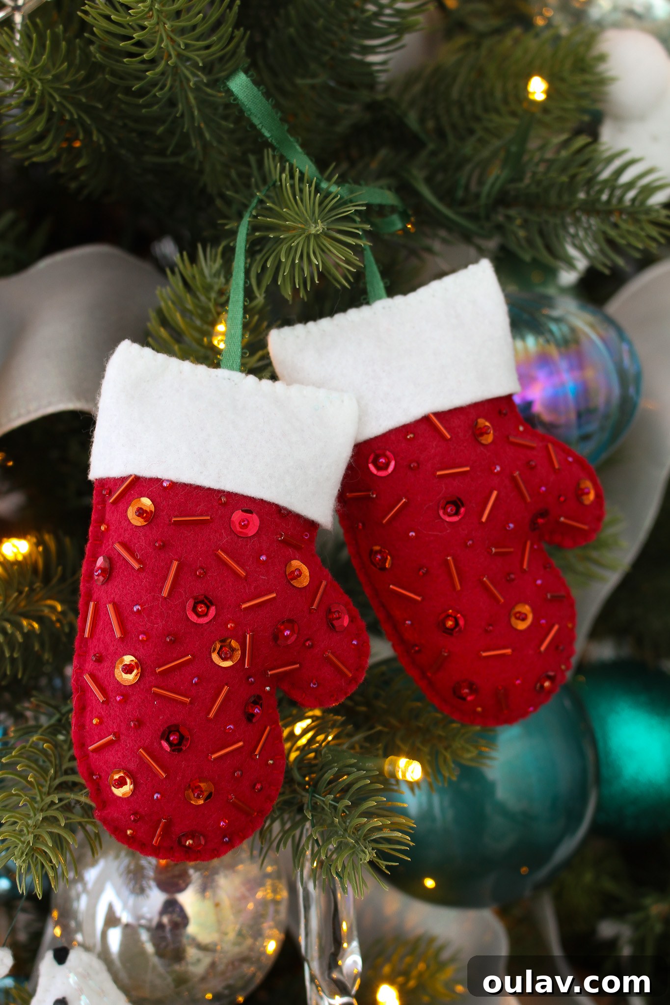 Charming Felt Mitten Garland 4 DIY Felt Mitten Ornament Pattern PDF: A glimpse of the charming digital pattern that makes these adorable ornaments possible.