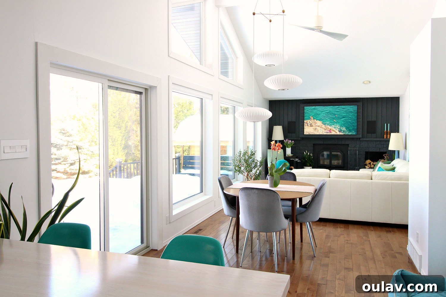 Bigger Window Installation: Your Complete Guide 47 Modern Living Room Interior: Impact of Bigger Windows