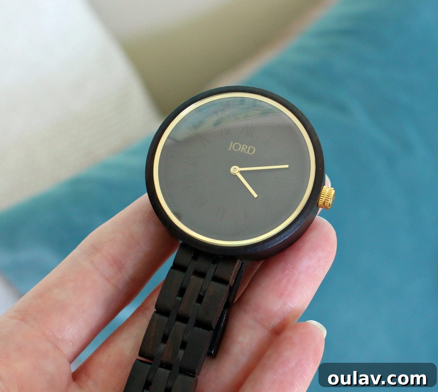 JORD Wood Watch Giveaway and Cassia Ebony Sable Hands-On Review 7 JORD Cassia Wood Watch on wrist: Comfort and Style