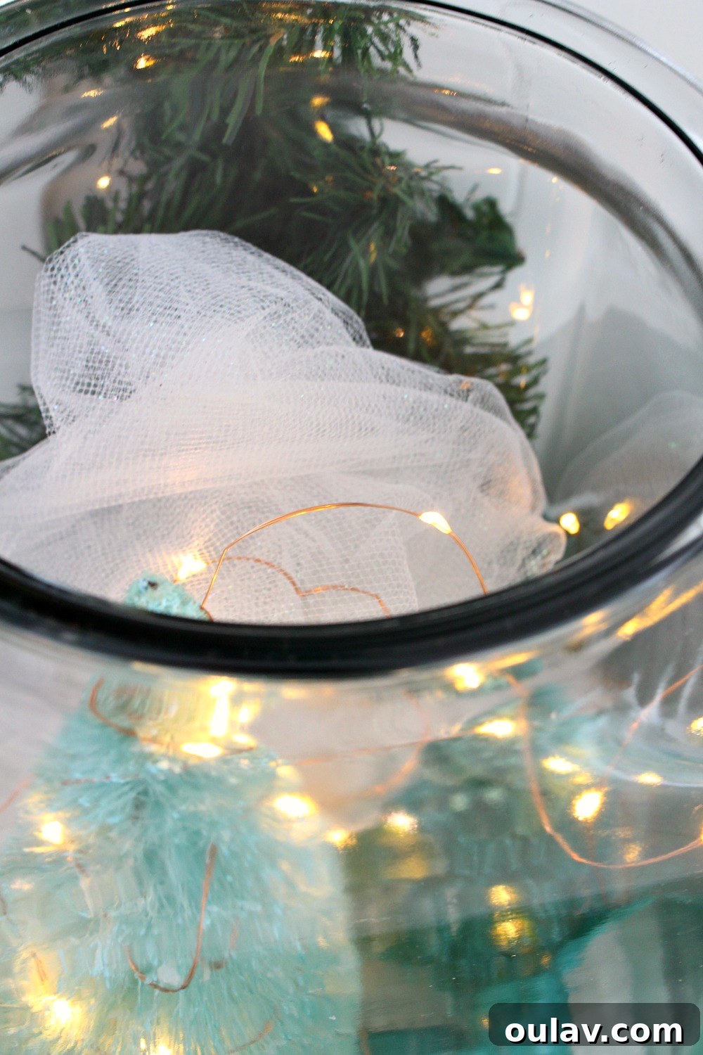 Kendin Yap Kış Manzaralı Kavanoz: Yeniden Değerlendirilmiş Yılbaşı Dekoru 6 Glass Jar Holiday Scene DIY with Sparkly Tulle Backdrop