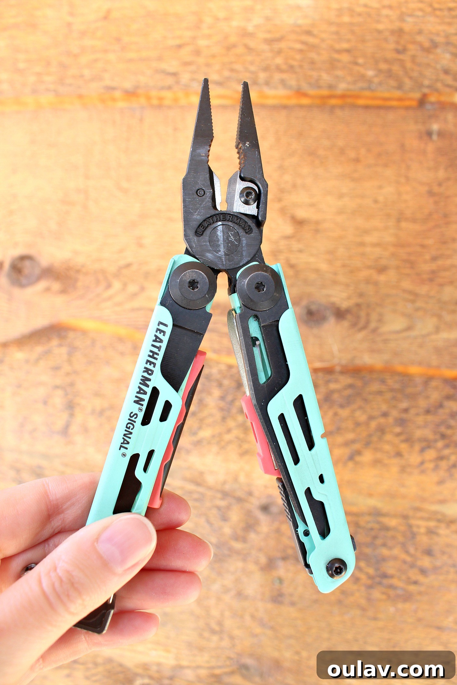 DIY Light Fixture Replacement Made Simple (Sponsored by Leatherman Canada) 7 Tools needed for light fixture replacement: Leatherman Signal Multi-Tool