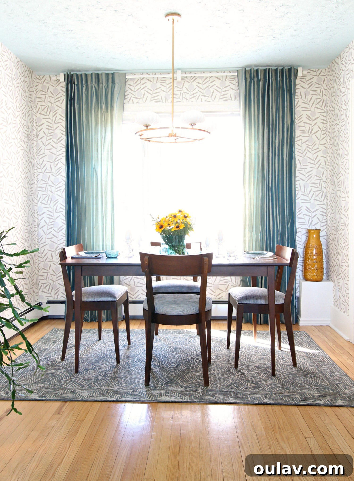 Mid-Century Modern Makeover: Mom's Dining Room Unveiled 3 Glamorous Vintage Dining Room Makeover with Loloi Rug and Iittala Glassware