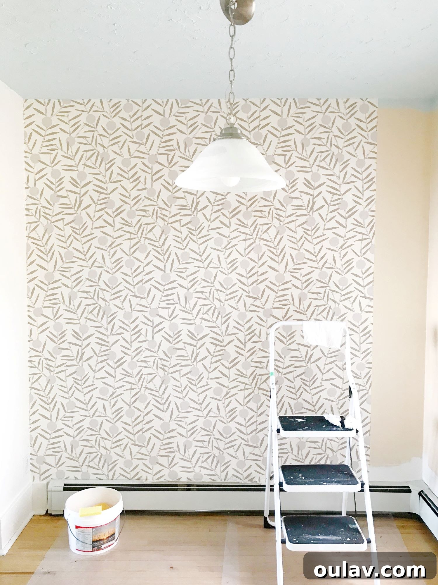 How to Hang Wallpaper