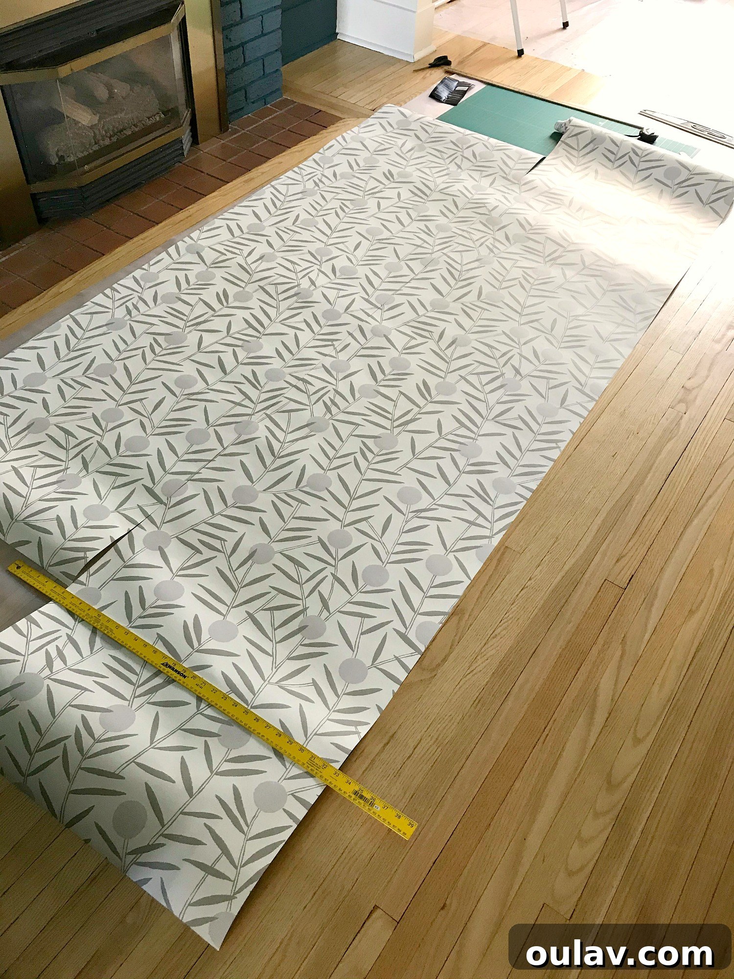 How to Cut Wallpaper Straight